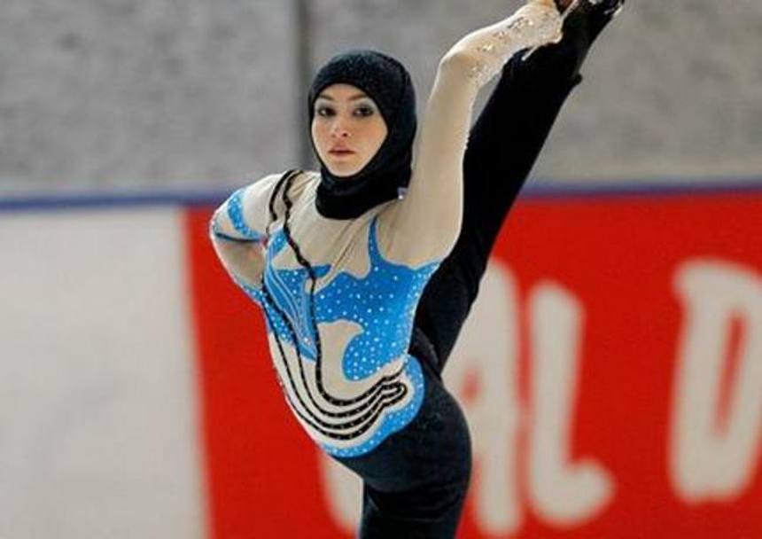 Zahra Lari, degli Emirati Arabi Uniti, star del pattinaggio di figura.